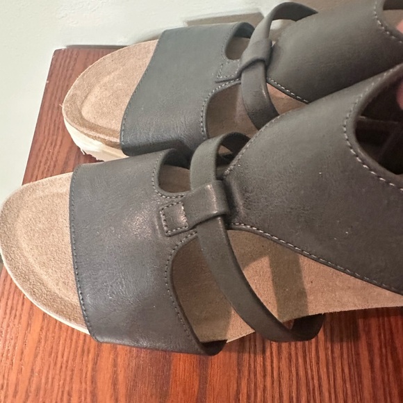 Muk Luks Suprano black wedge sandals size sandals size 10 - Picture 13 of 13